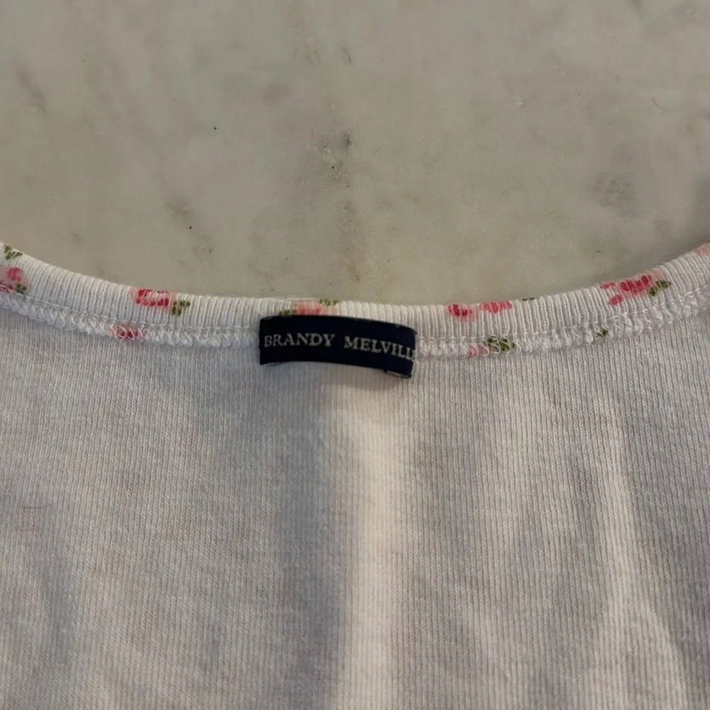 Brandy Melville Floral Print Button Up Scoop Neck Top - Picture 3 of 6